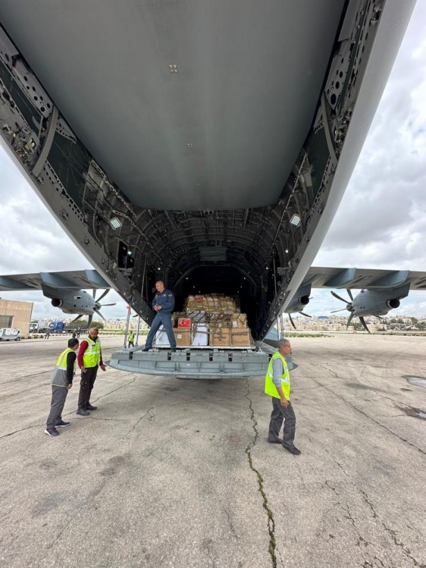 Foto - Gazze'ye sağlık malzemesi taşıyan TSK uçağı Ürdün'e ulaştı!