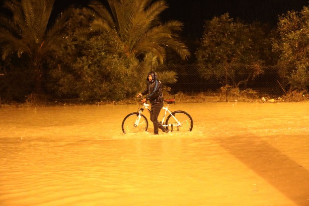 Foto - Gazze'yi sel vurdu