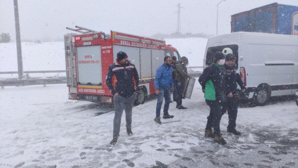 Foto - Gebze-Orhangazi-İzmir Otoyolu'nda ulaşım, trafik kazaları nedeniyle aksadı