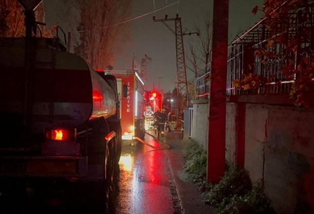 Foto - Gebze’de etiket fabrikasında çıkan yangın söndürüldü