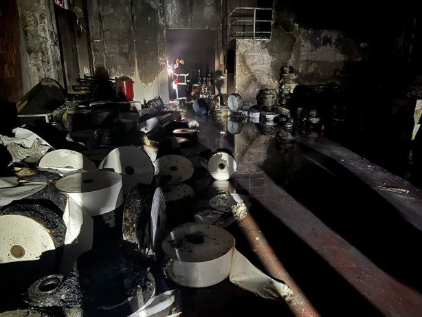 Gebze’de etiket fabrikasında çıkan yangın söndürüldü