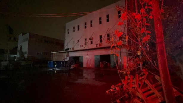 Foto - Gebze’de etiket fabrikasında çıkan yangın söndürüldü