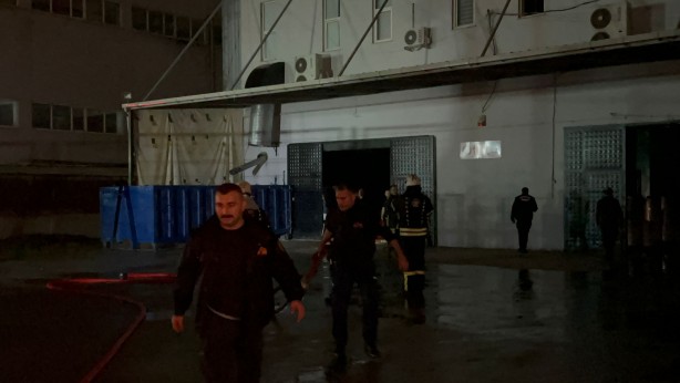 Foto - Gebze’de etiket fabrikasında çıkan yangın söndürüldü