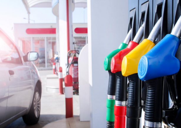 Foto - Böylesi görülmedi! Gece saatlerinde akaryakıt istasyonlarına gidenler tabelaya bakınca hayatının şokunu yaşadı