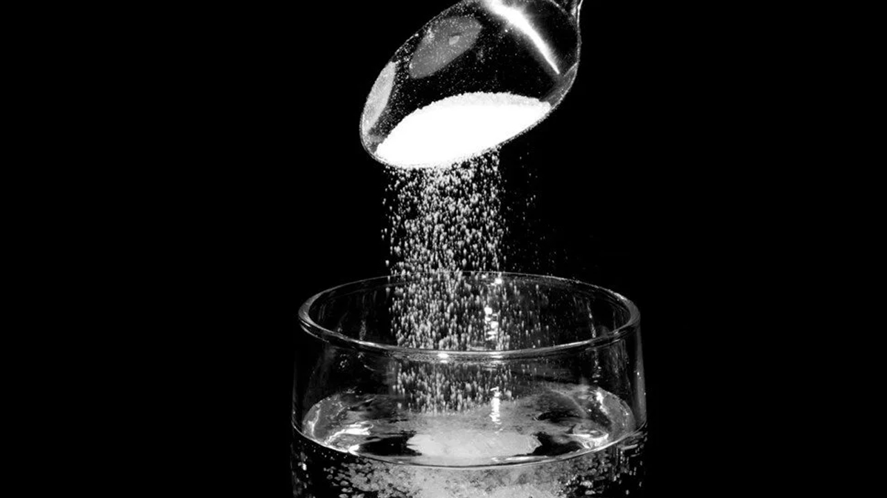 Gece uyumadan önce bir bardak bulundurun! Odaya tuzlu su bırakınca bakın ne oluyor