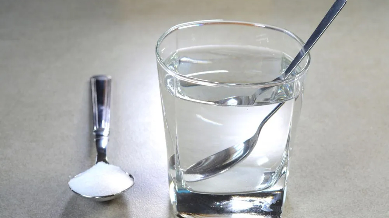 Foto - Gece uyumadan önce bir bardak bulundurun! Odaya tuzlu su bırakınca bakın ne oluyor