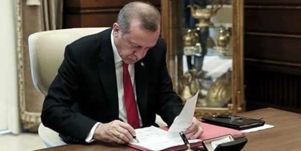 Gece yarısı Ankara'da hareketlilik! Erdoğan o isimleri görevden aldı