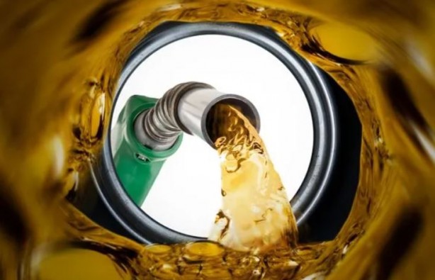 Foto - Gece yarısı benzin ve motorine zam