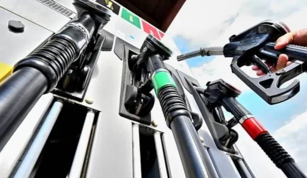 Foto - Gece yarısı fiyat göstergeleri değişti! Akaryakıtta çifte indirim