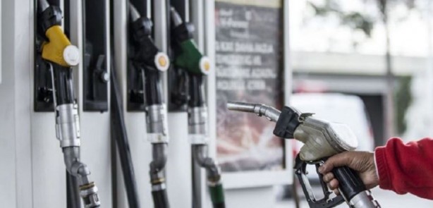 Foto - Gece yarısı fiyat göstergeleri değişti! Akaryakıtta çifte indirim