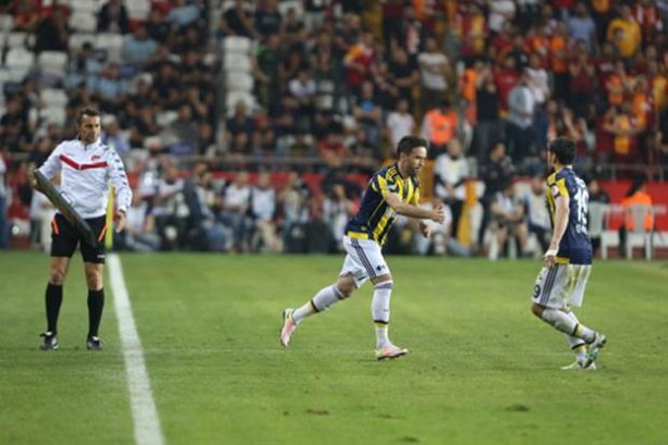 Foto - Gece yarısı Gökhan Gönül bombası!