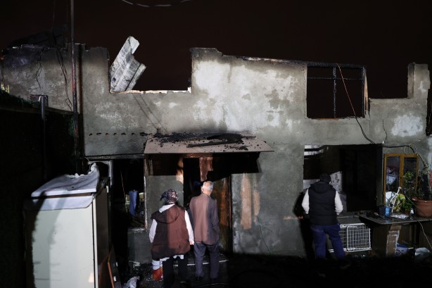 Foto - Gece yarısı yandı! 2 gece kondu küle döndü