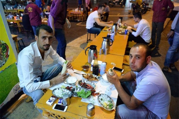 Foto - Gecede 3 ton ciğer tüketiyorlar