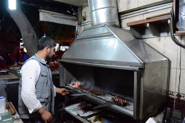 Foto - Gecede 3 ton ciğer tüketiyorlar