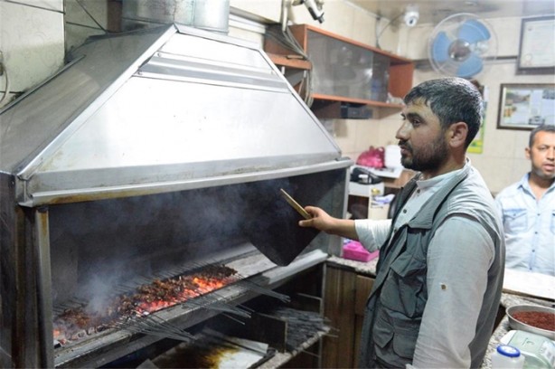 Foto - Gecede 3 ton ciğer tüketiyorlar