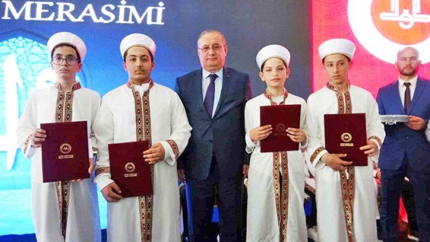 Foto - Geçen yıl yurt genelinde 13 bin 500 kişi hafızlık belgesini aldı: Mersin’de 80 hafız için icazet merasimi yapıldı