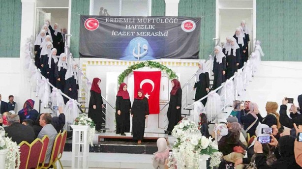 Foto - Geçen yıl yurt genelinde 13 bin 500 kişi hafızlık belgesini aldı: Mersin’de 80 hafız için icazet merasimi yapıldı