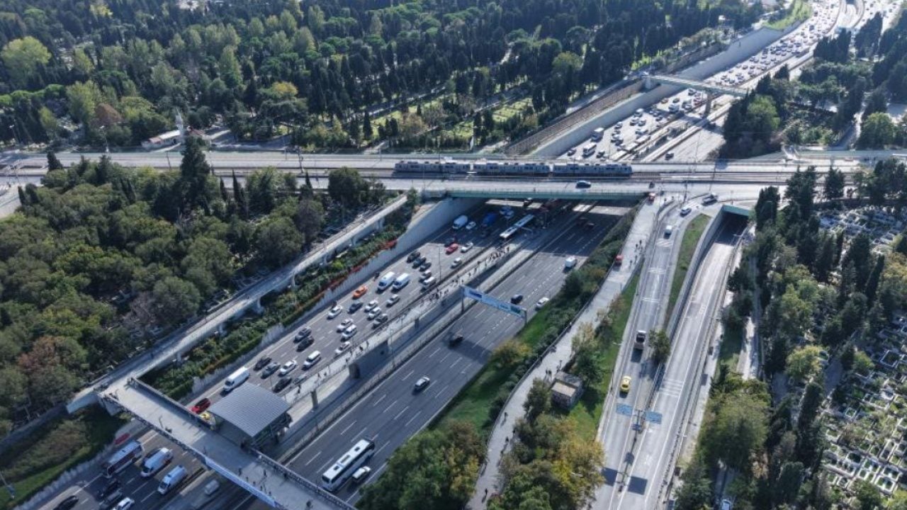 Foto - Geçici dediler ama kalıcı oldu: Edirnekapı Metrobüs durağında İBB çilesi