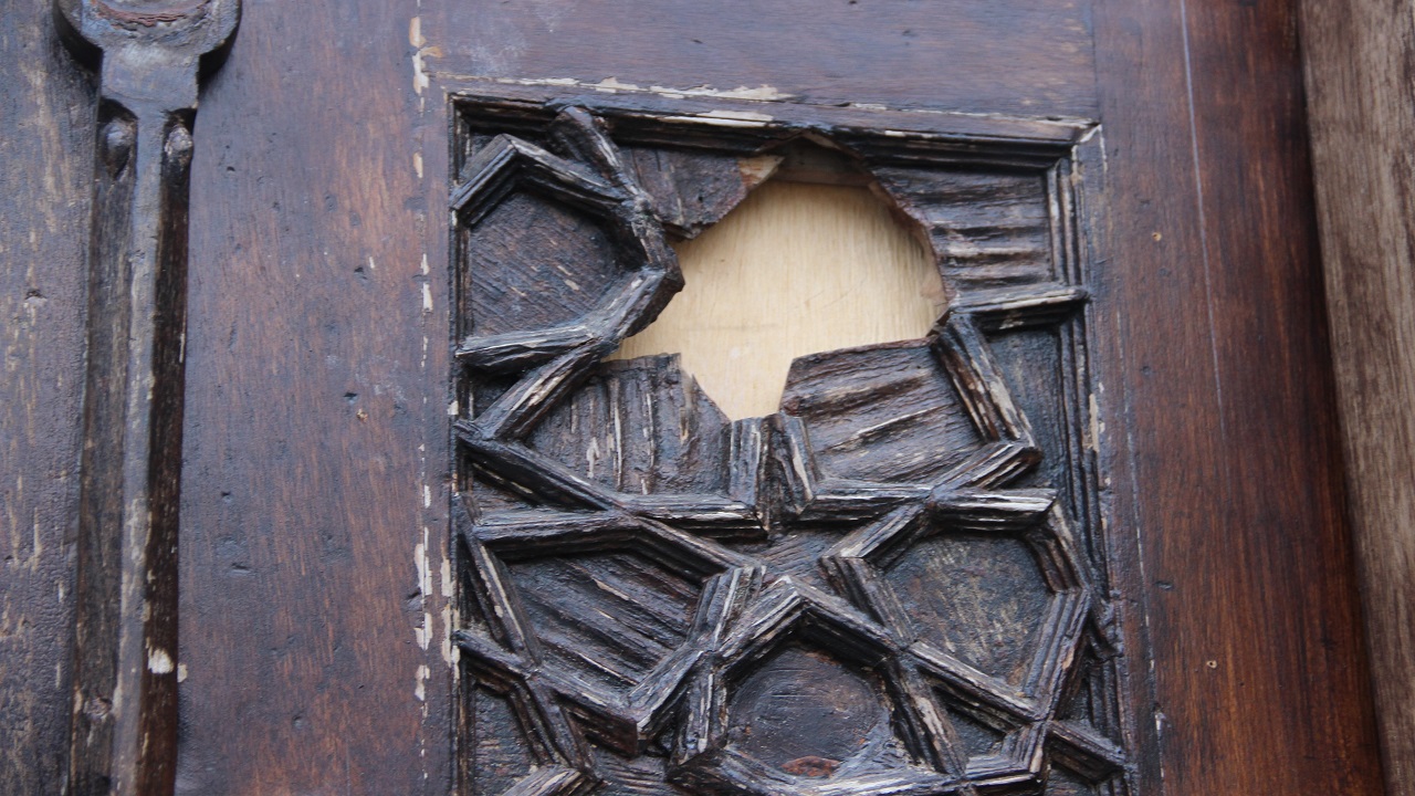 Foto - Geçici olarak demir kapı takılacak! Tarihi mirasa büyük saygısızlık