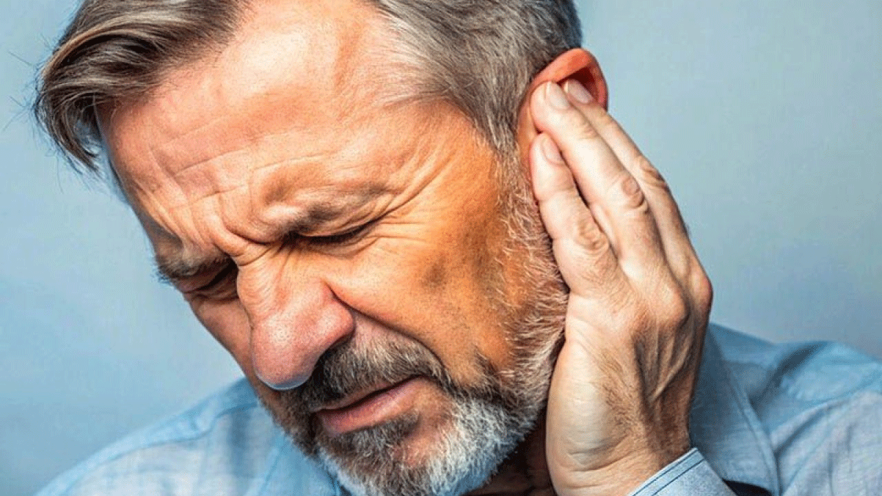 Geçmeyen kulak ağrısına dikkat! Bu hastalıkların işareti olabilir!