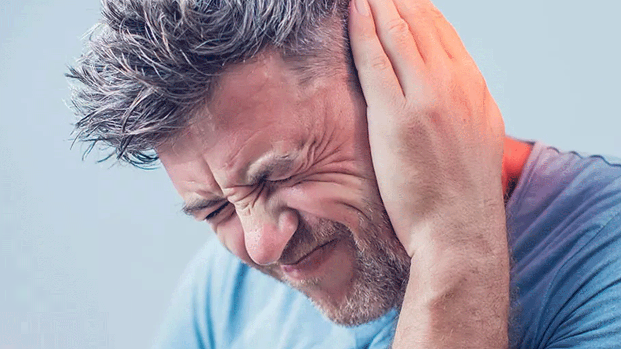 Foto - Geçmeyen kulak ağrısına dikkat! Bu hastalıkların işareti olabilir!