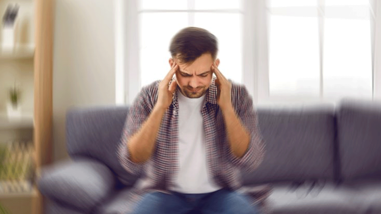 Foto - Geçmeyen kulak ağrısına dikkat! Bu hastalıkların işareti olabilir!