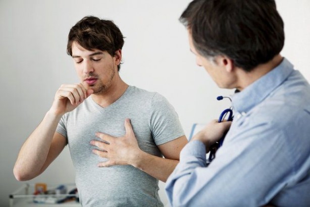 Geçmeyen öksürük akciğer kanseri belirtisi