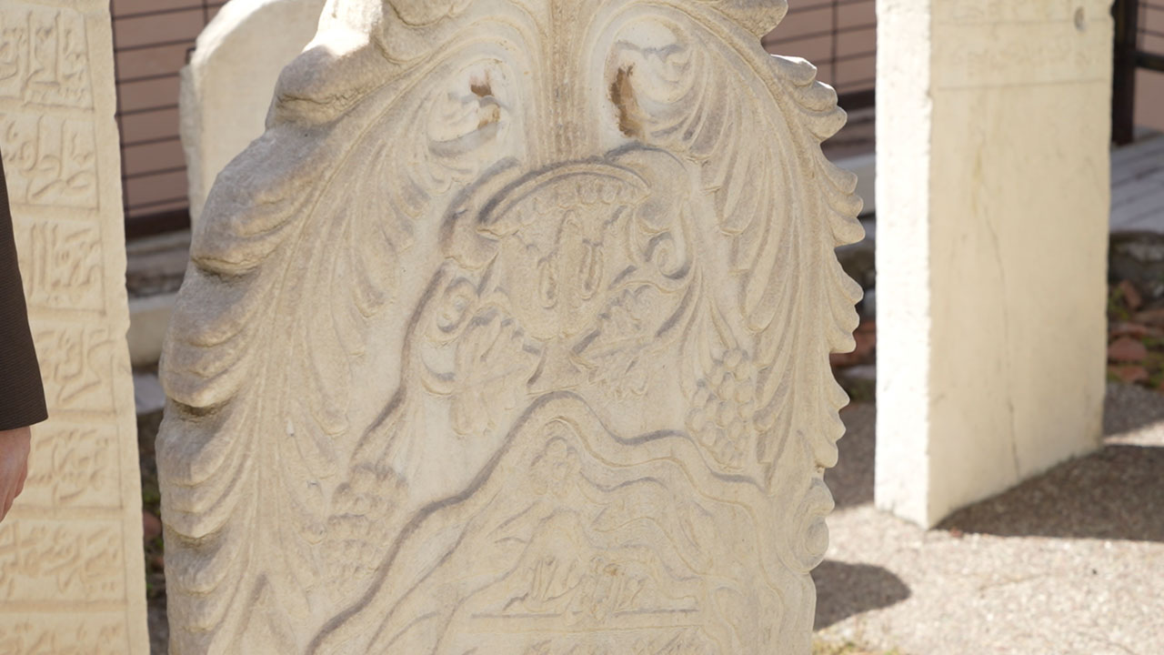 Foto - Geçmiş halen nefes alıyor! Yüzyıllık mezar taşlarında saklı dram