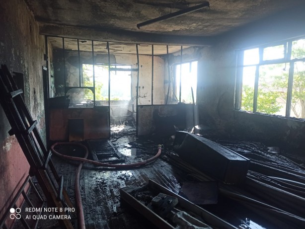 Foto - Gediz’de yangında bina kullanılamaz hale geldi