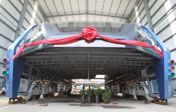 Foto - "Geleceğin otobüsü" depoda çürümeye terk edildi 