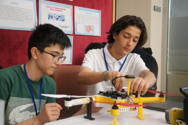 Foto - Geleceğin Selçuk Bayraktarları yetişiyor! Lise öğrencilerinden müthiş icat