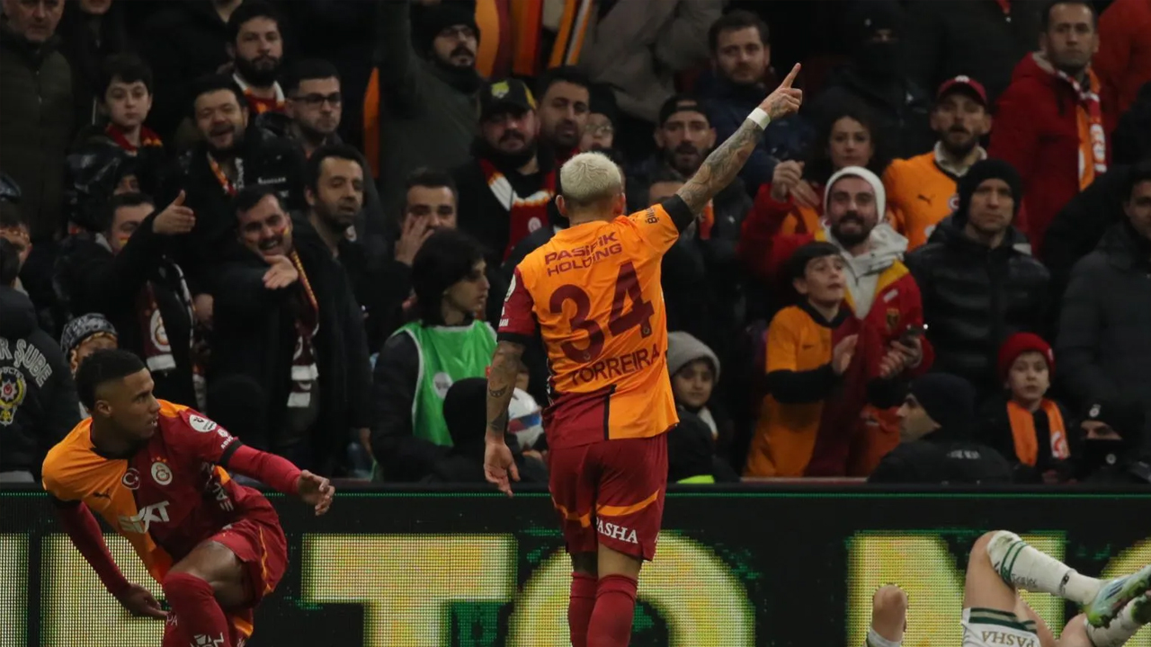 Foto - Gelecek yıl için sinyali verdi! Galatasaray'da Lucas Torreira depremi