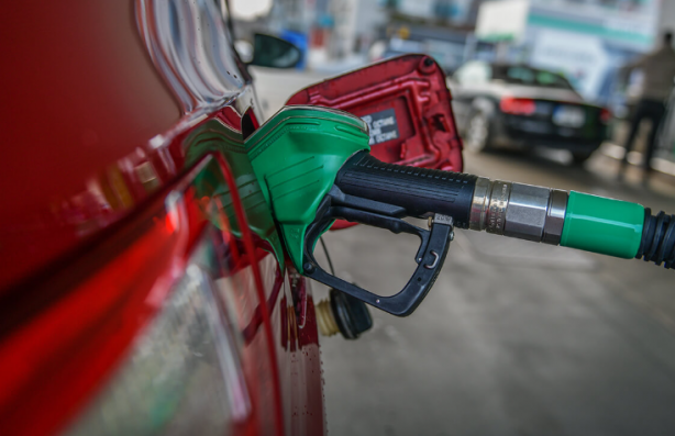 Foto - ÖTV zammı herkesi üzmüştü! Akaryakıt fiyatlarına gelen son indirim araç sahiplerini sevindirmedi