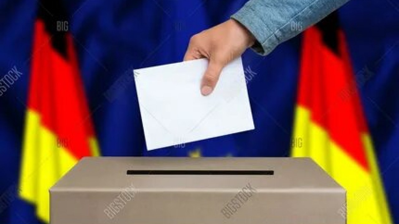 Foto - Gelen teklifle neye uğradıklarını şaşırdılar! Almanya’da şimdi de bayrak krizi