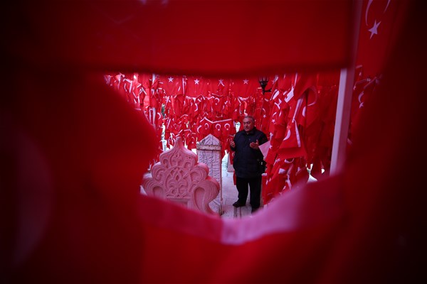 Gelibolu'nun bayraktarı: Bayraklı baba türbesi 