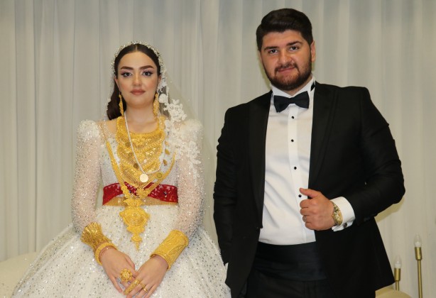 Foto - Gelin ayağa kalkmakta zorlandı! Benzerine az rastlanır düğün: Van Van olalı böyle düğün görmedi