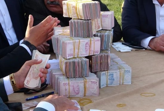 Foto - Geline 3 kilo altın, damada milyonlarca lira takıldı!
