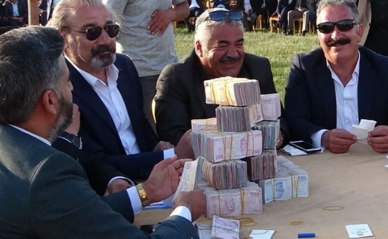 Geline 3 kilo altın, damada milyonlarca lira takıldı!