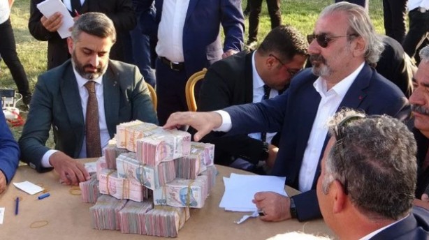 Foto - Geline 3 kilo altın, damada milyonlarca lira takıldı!