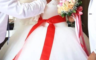 Foto - Geline baba evinden çıkarken neden kırmızı kuşak bağlanır?