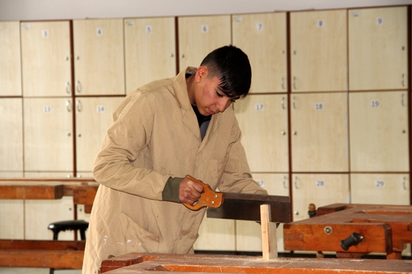 Foto - Geliri dudak uçuklattı... Okul değil sanki fabrika