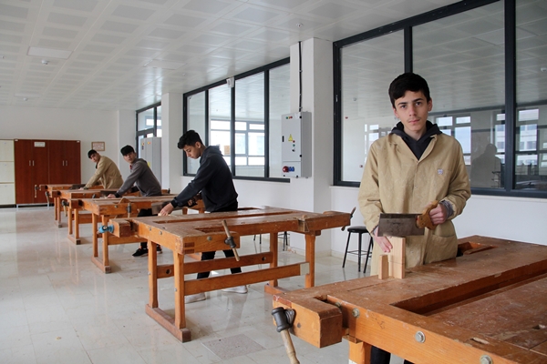 Geliri dudak uçuklattı... Okul değil sanki fabrika