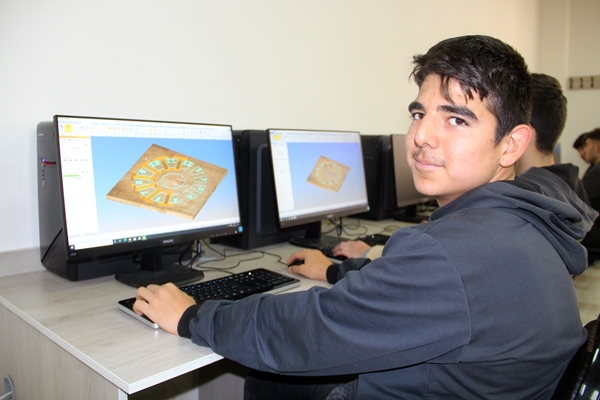 Foto - Geliri dudak uçuklattı... Okul değil sanki fabrika