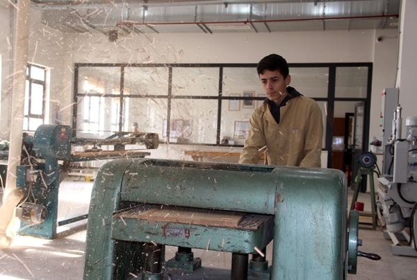 Foto - Geliri dudak uçuklattı... Okul değil sanki fabrika