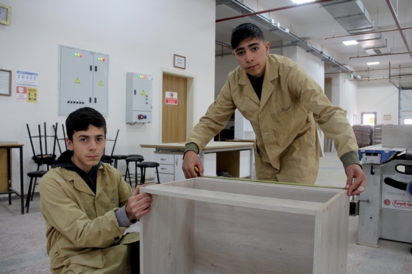 Foto - Geliri dudak uçuklattı... Okul değil sanki fabrika