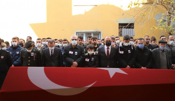 Genç astsubay memleketi Manisa'da toprağa verildi