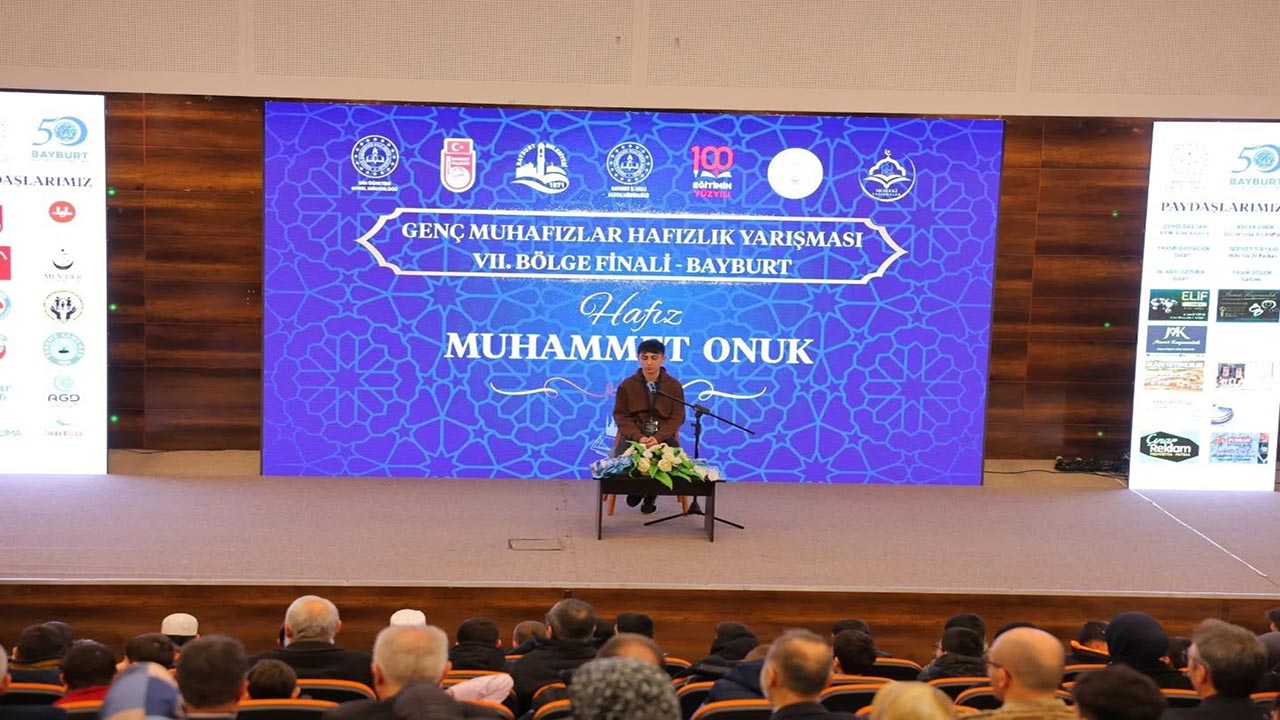 Foto - Genç hafızlar kıyasıya yarıştı! Bölge finali Bayburt’ta yapıldı