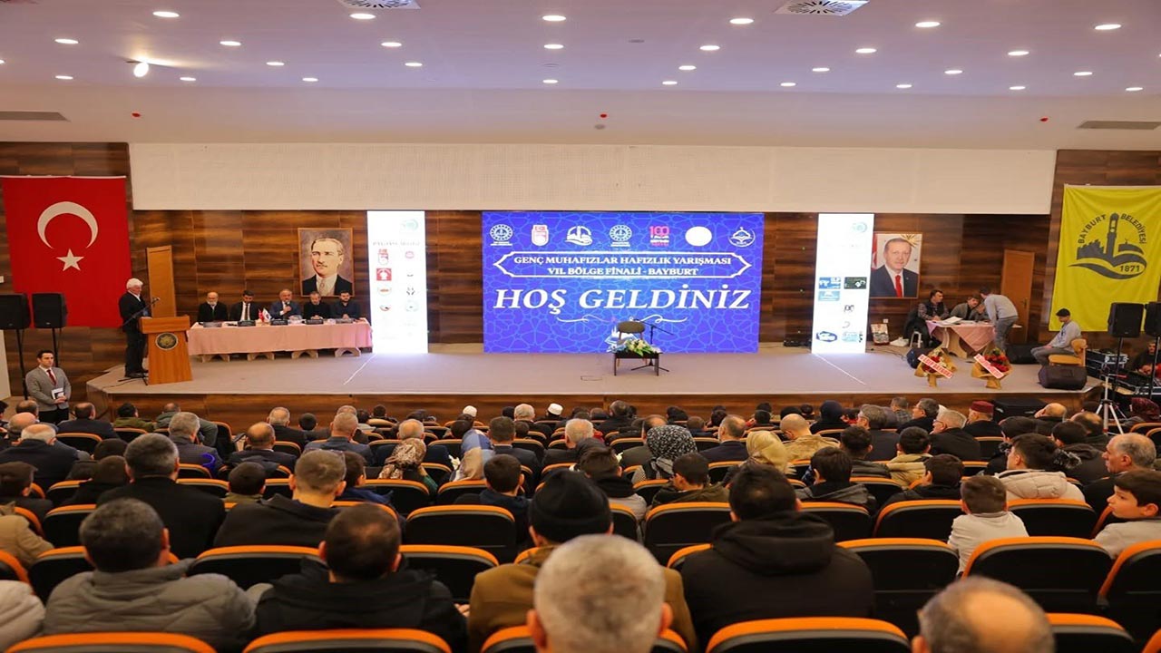 Foto - Genç hafızlar kıyasıya yarıştı! Bölge finali Bayburt’ta yapıldı