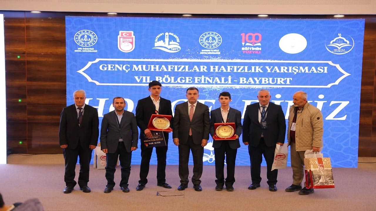 Foto - Genç hafızlar kıyasıya yarıştı! Bölge finali Bayburt’ta yapıldı