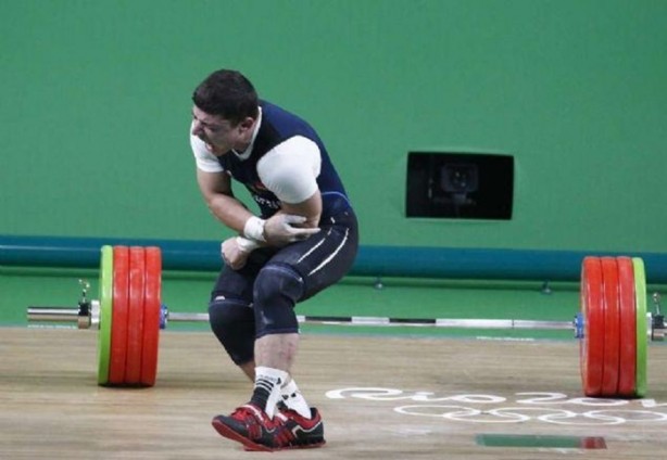 Foto - Genç haltercinin kolu ters döndü